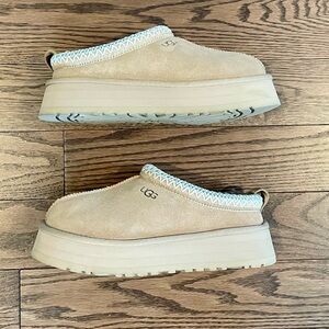UGG Women’s Tazz, Sand, Size 6